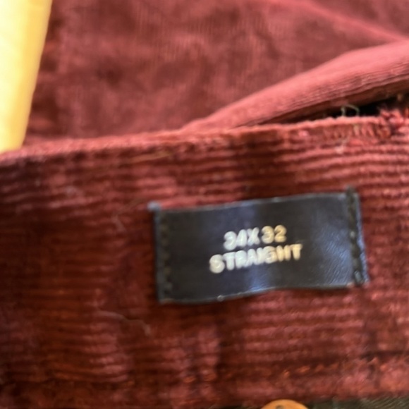 New-gap-34×32-straight chords with gap flex. Burgundy red-smooth corduroy denim. - Picture 9 of 16